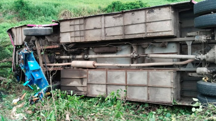 মুকসুদপুরে বাস, প্রাইভেটকার ও অটোরিক্সার ত্রিমুখী সংঘর্ষে নিহত ২