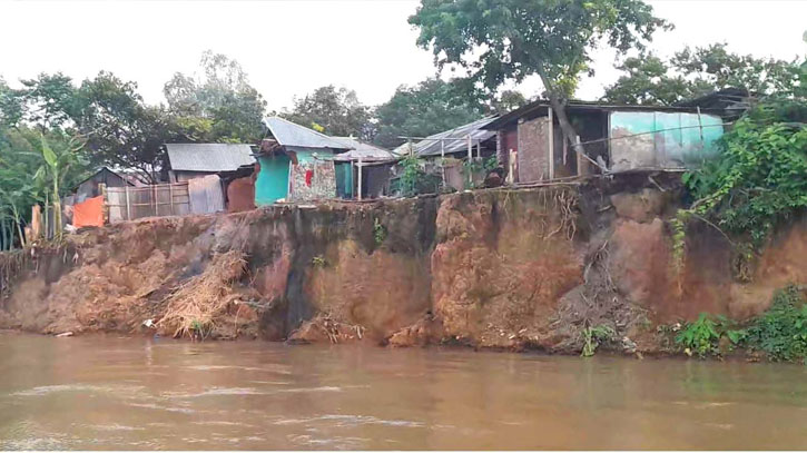 দিনাজপুরে নদীভাঙনে শঙ্কায় অর্ধশত পরিবার, নীরব পাউবো