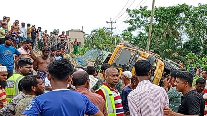 সাতক্ষীরায় ট্রাক উল্টে নিহত ২