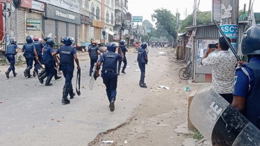 ঝিনাইদহে পুলিশের সাথে আন্দোলনকারীদের সংঘর্ষ, ১১ গুলিবিদ্ধসহ আহত ৩০