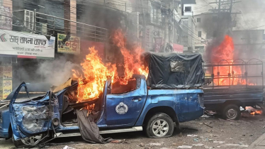 গাজীপুরে পুলিশের সঙ্গে শিক্ষার্থীদের ব্যাপক সংঘর্ষ, গাড়িতে আগুন