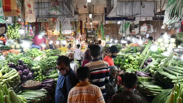 সাপ্তাহিক বাজার : বেড়েছে চাল-মুরগির দাম, স্বস্তি সবজিতে