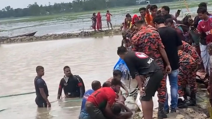 পুকুর কাটার সময় মাটিচাপা পড়ে ২ শ্রমিকের মৃত্যু